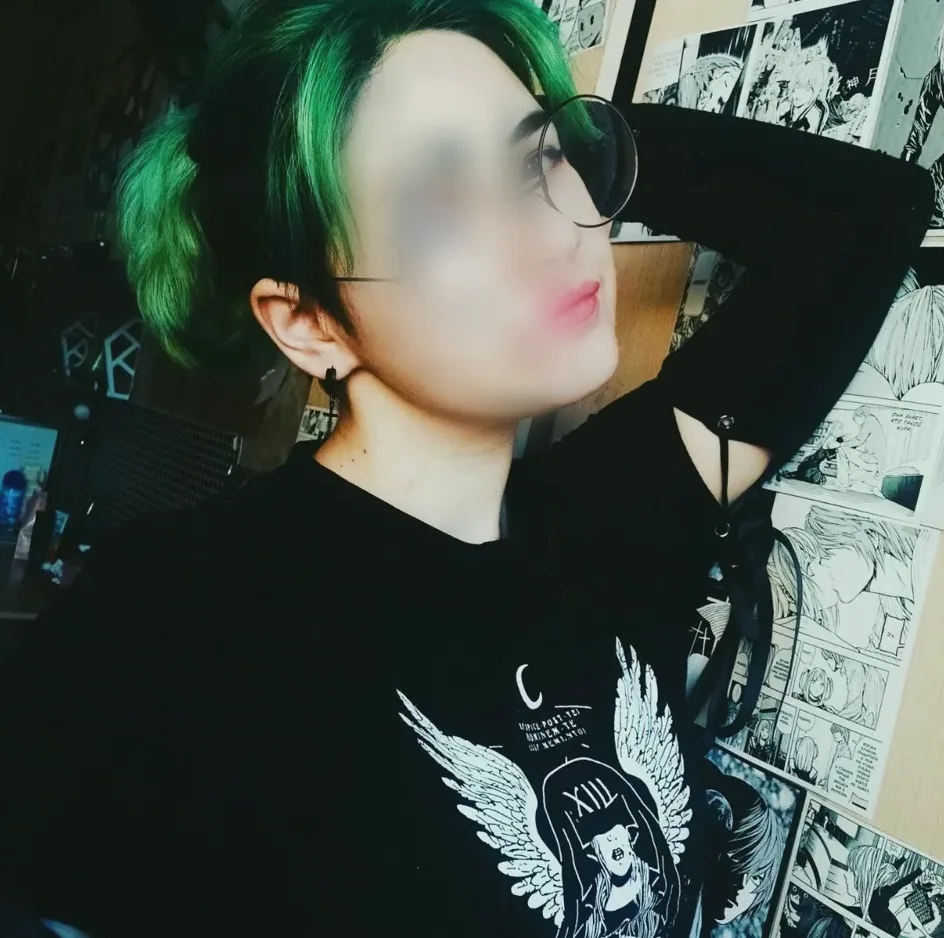 Amara, 22