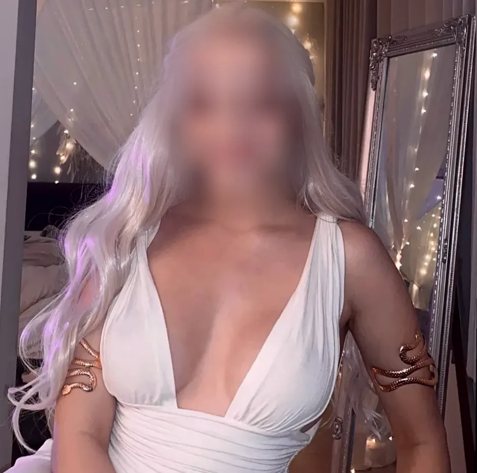 Amara, 30