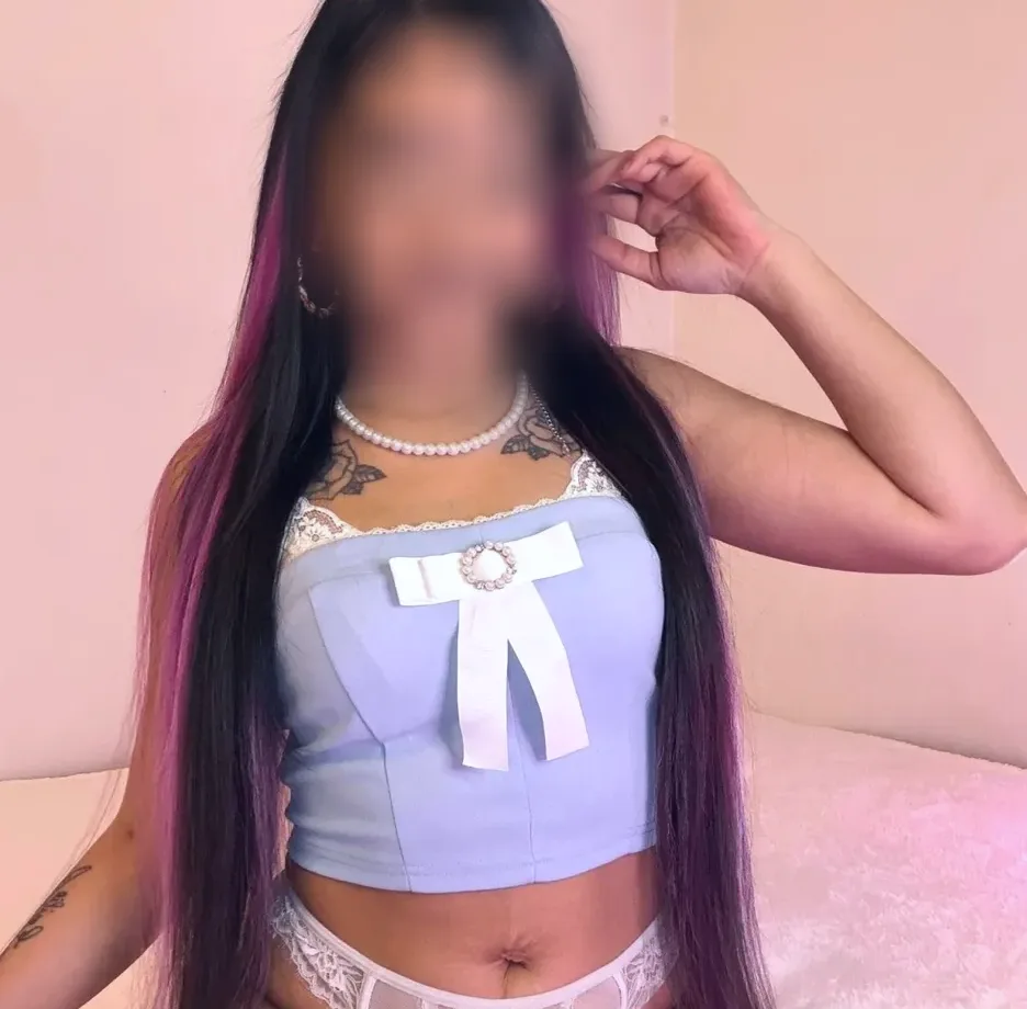 Leanne, 28