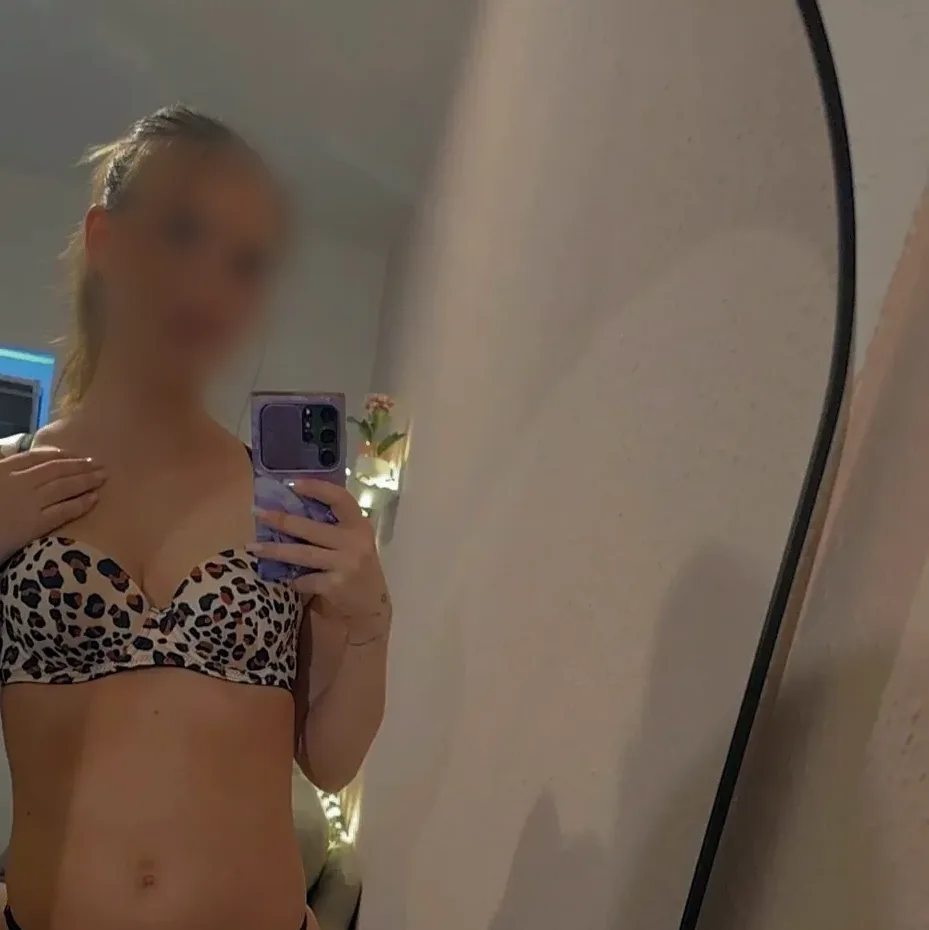 Leila, 28
