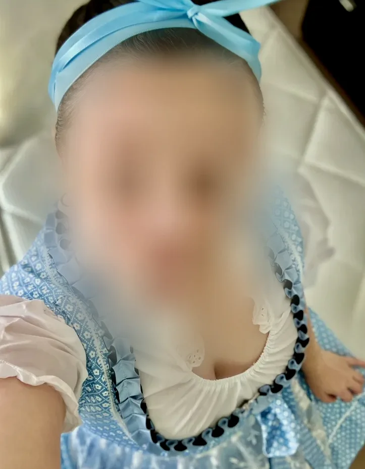 Zoe, 33